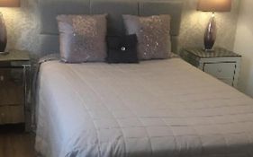 Double Room With En-Suite. Central For North West