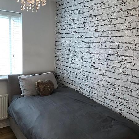 Double Room With En-Suite. Central For North West Rainhill Exterior photo